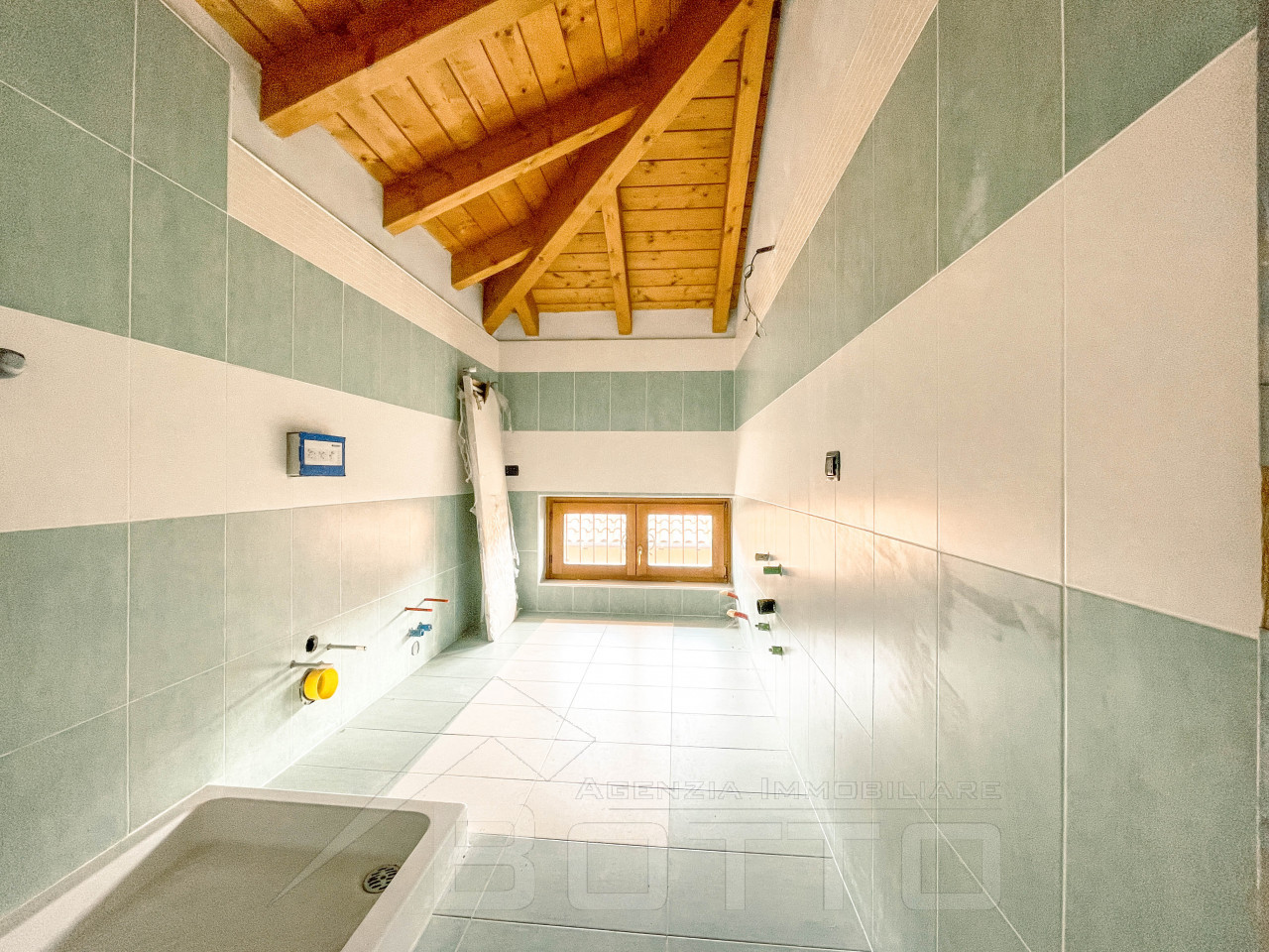 005__appartamento-vendita-borgomanero-bagno_wmk_0