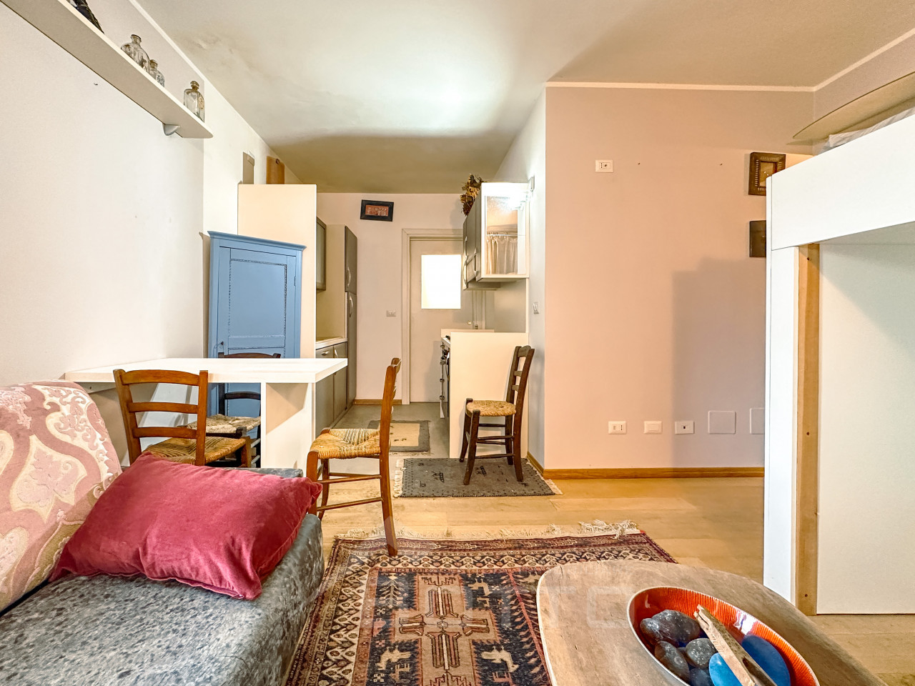 005__appartamento-vendita-borgosesia-soggiorno_wmk_0