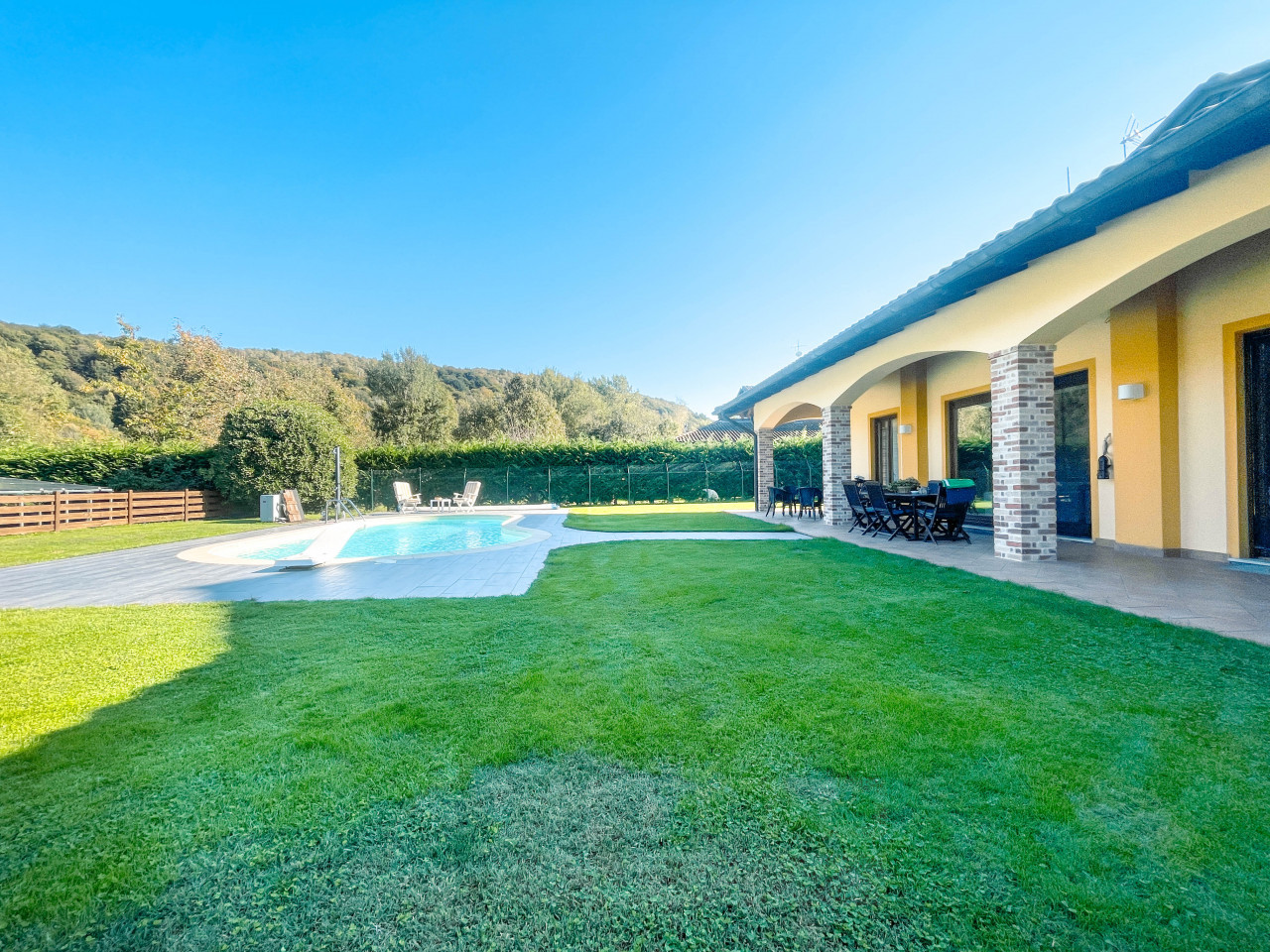 005__casa-vendita-brovello-lawn2_wmk_0