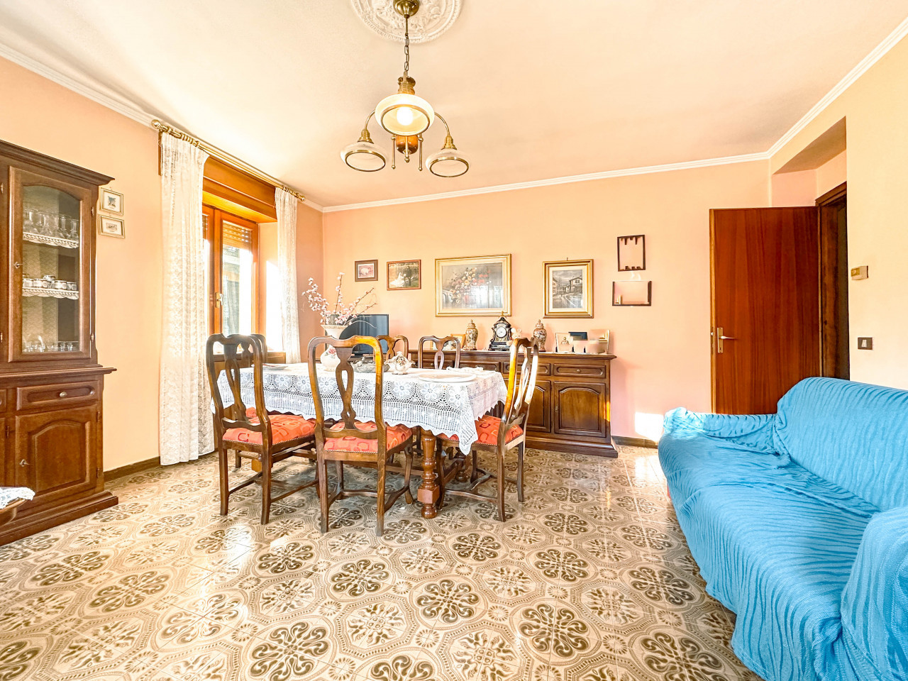 005__casa-vendita-romagnano-sofa_wmk_0