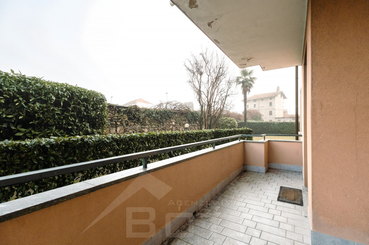 005__vendita-ufficio-borgomanero-balcone1_wmk_0