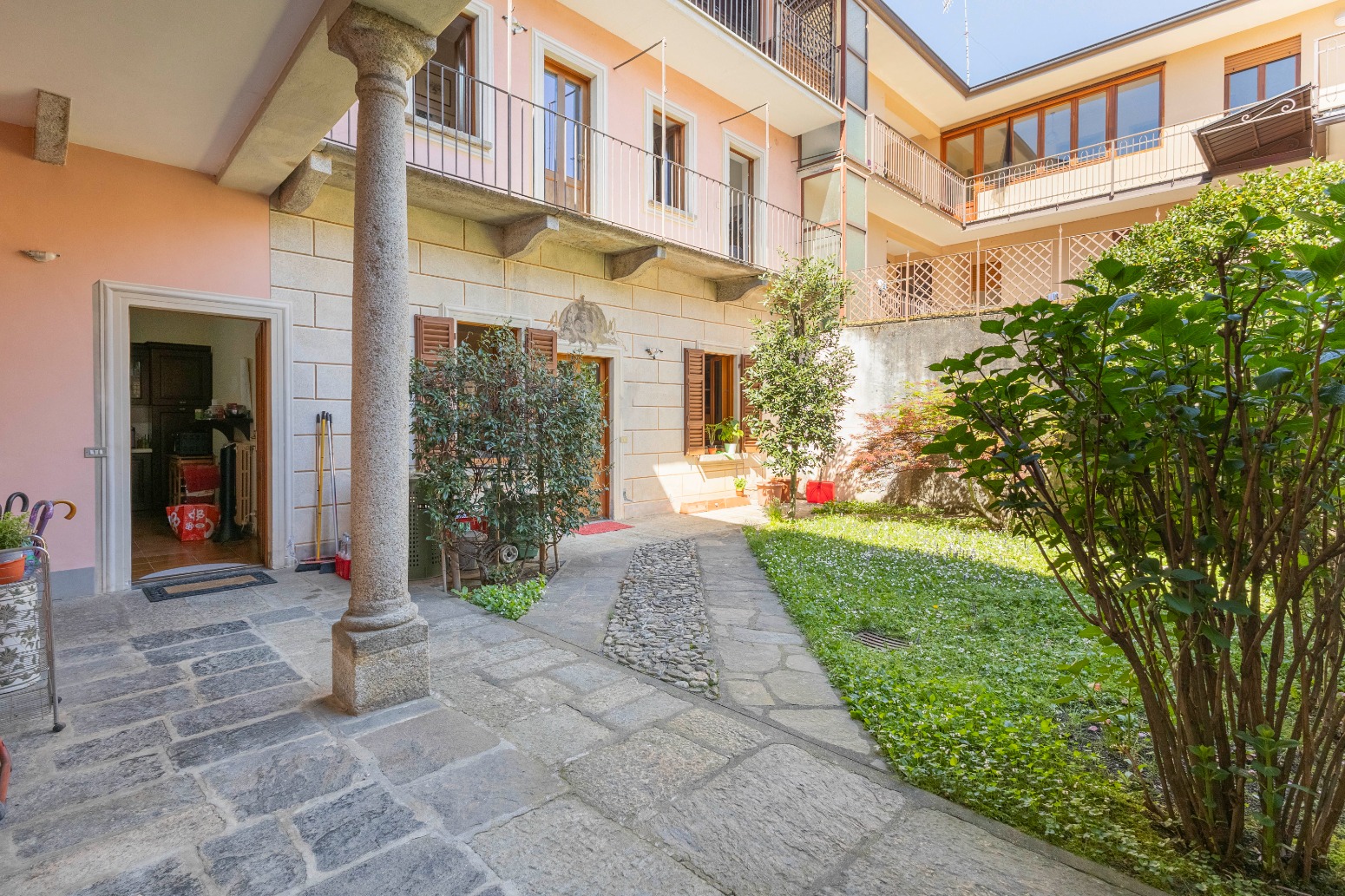 Casa semindipendente in vendita ad Ameno, nuda proprie