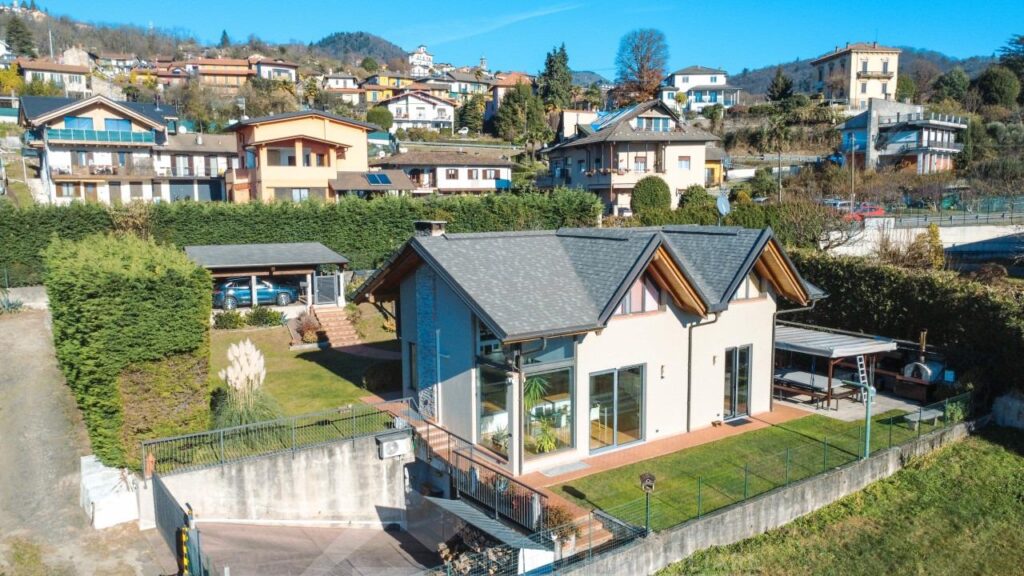 Villa in vendita ad Arizzano, vista lago