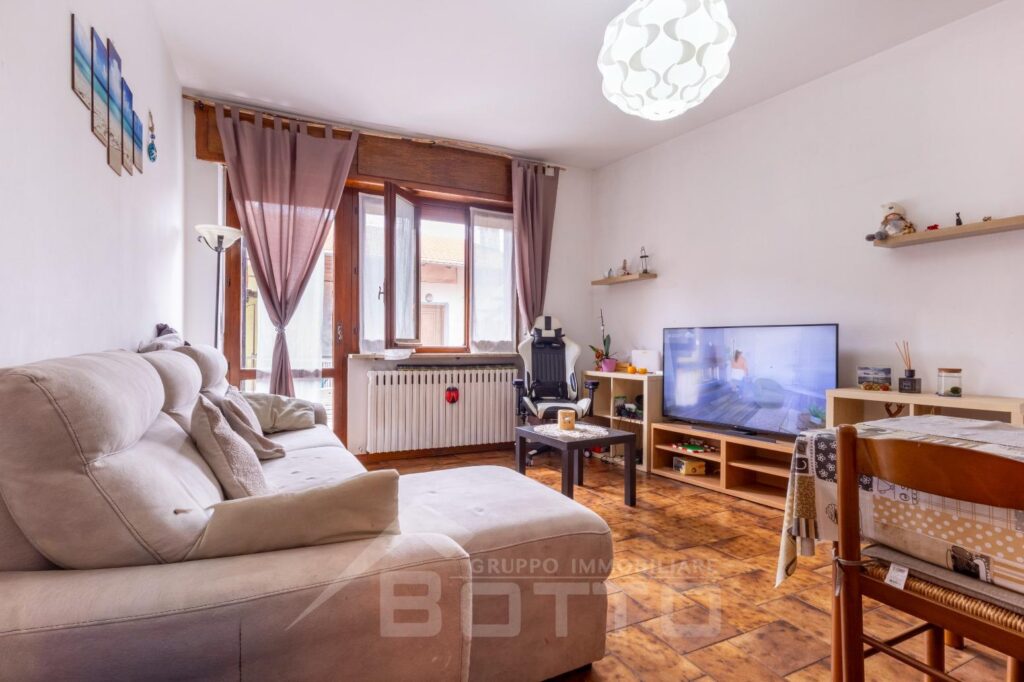 Casa semi indipendente in vendita a Lenta