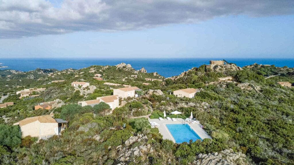 Costa Paradiso: quattro villette vista mare