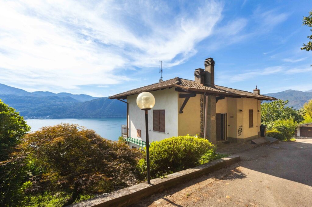 Villa in vendita a Miasino, vista lago